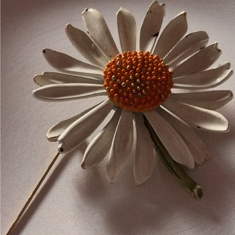 Vintage Daisy Brooch by Art